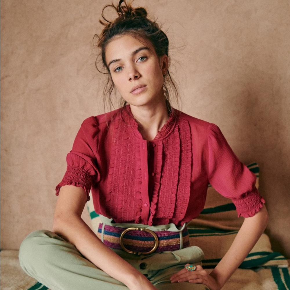 NWT Sezane FR 34/ US2 Norah shirt magenta. Ruffles. Gathered sleeves LOVELY